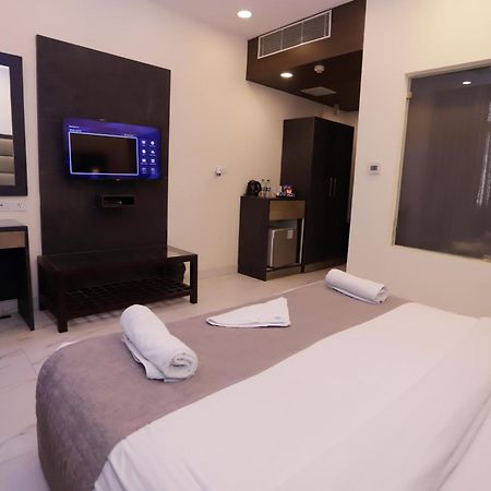 Hotel Pk Residency Νόιντα Εξωτερικό φωτογραφία