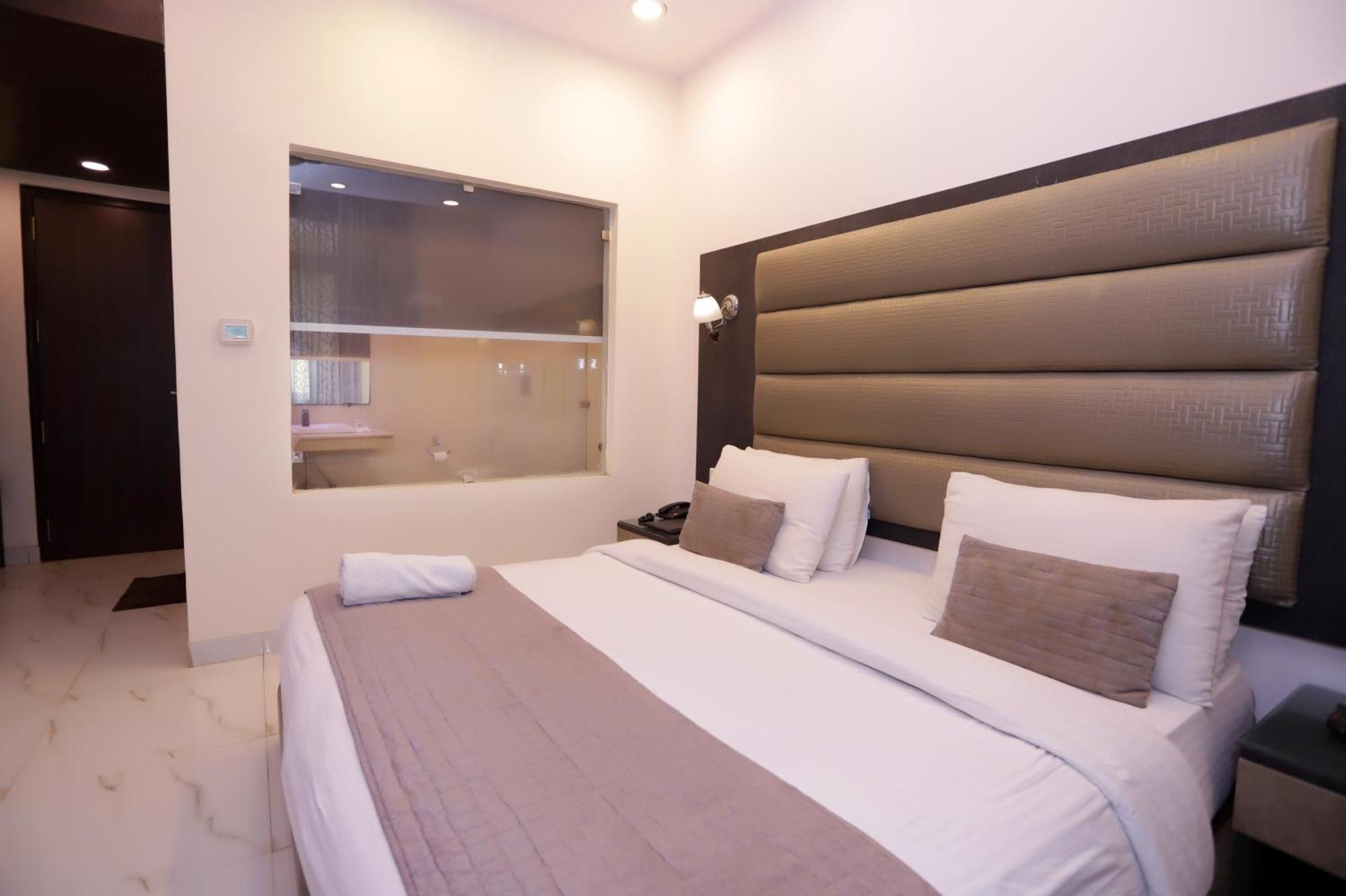 Hotel Pk Residency Νόιντα Εξωτερικό φωτογραφία
