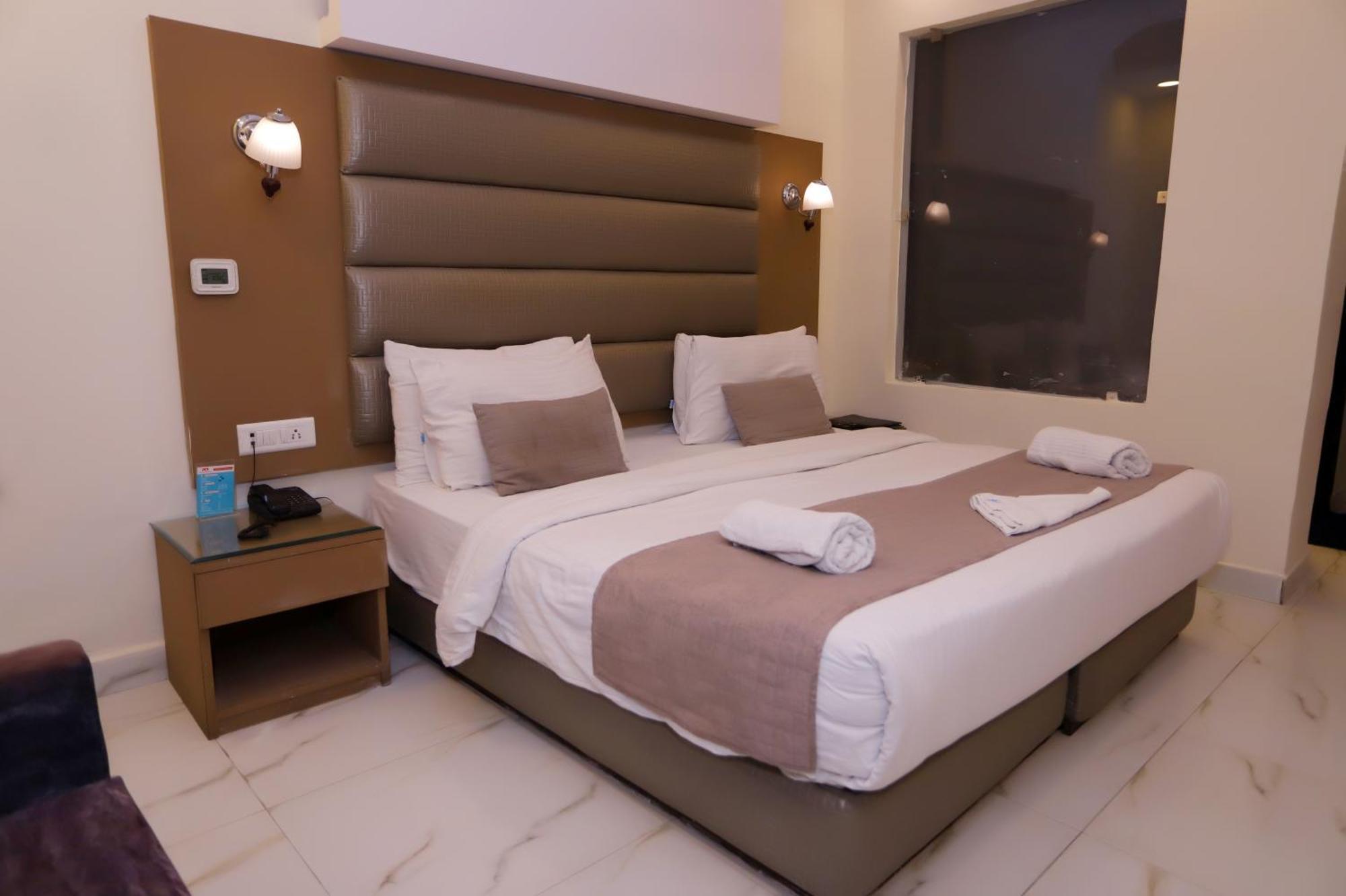 Hotel Pk Residency Νόιντα Εξωτερικό φωτογραφία