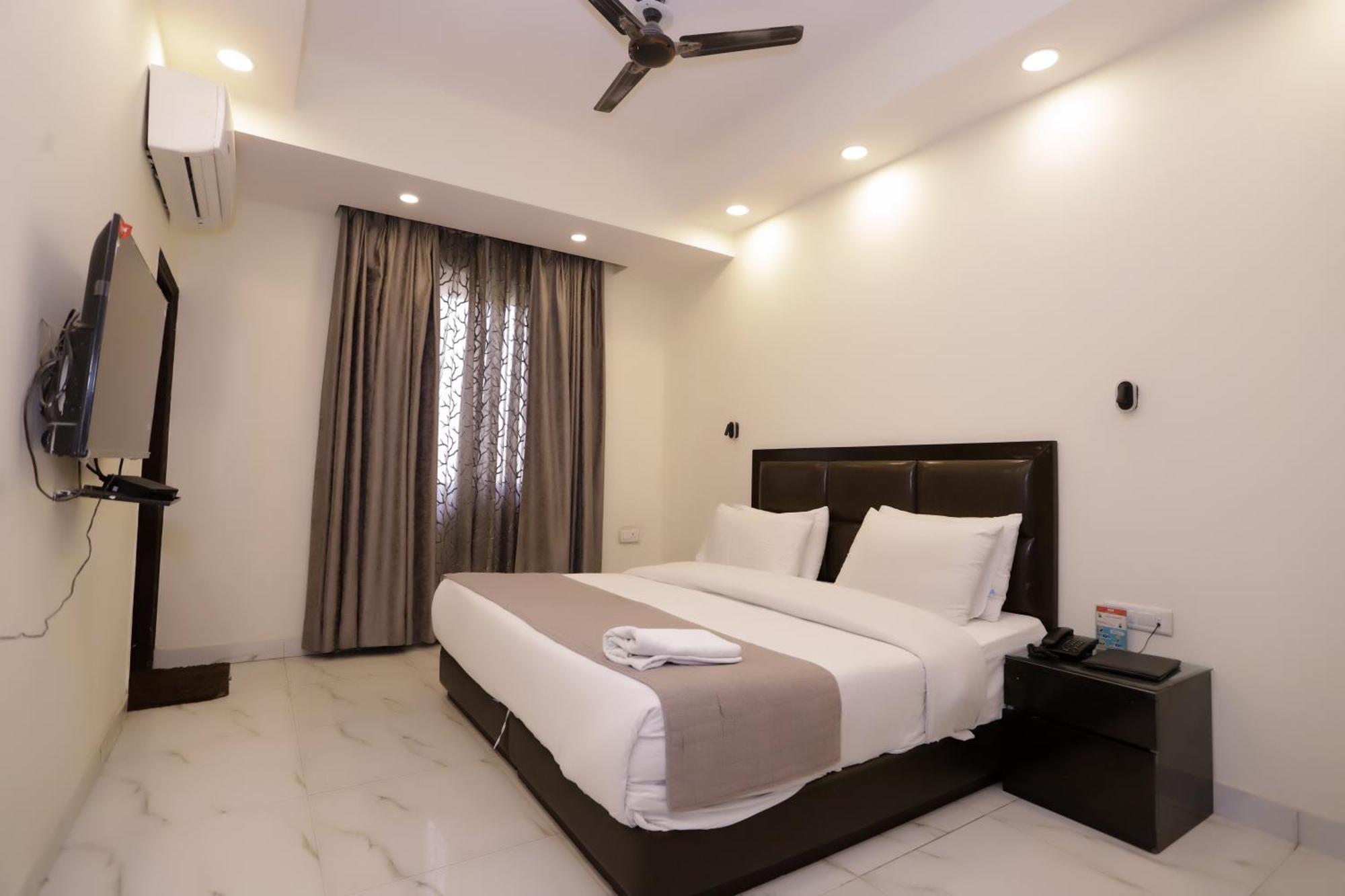 Hotel Pk Residency Νόιντα Εξωτερικό φωτογραφία