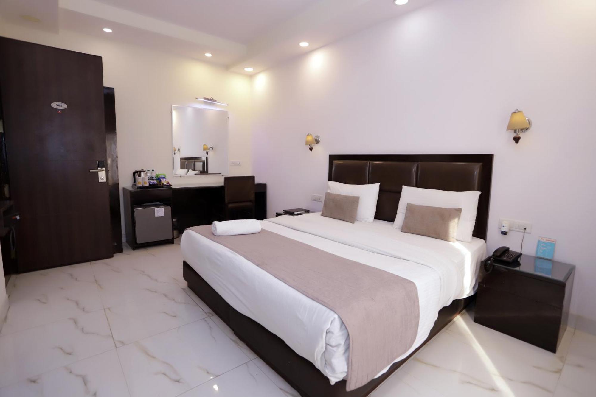 Hotel Pk Residency Νόιντα Εξωτερικό φωτογραφία