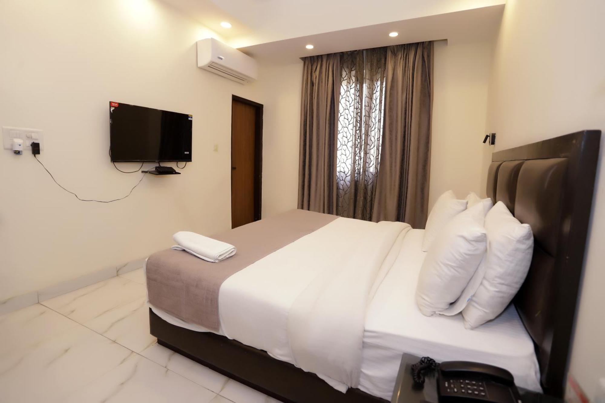 Hotel Pk Residency Νόιντα Εξωτερικό φωτογραφία
