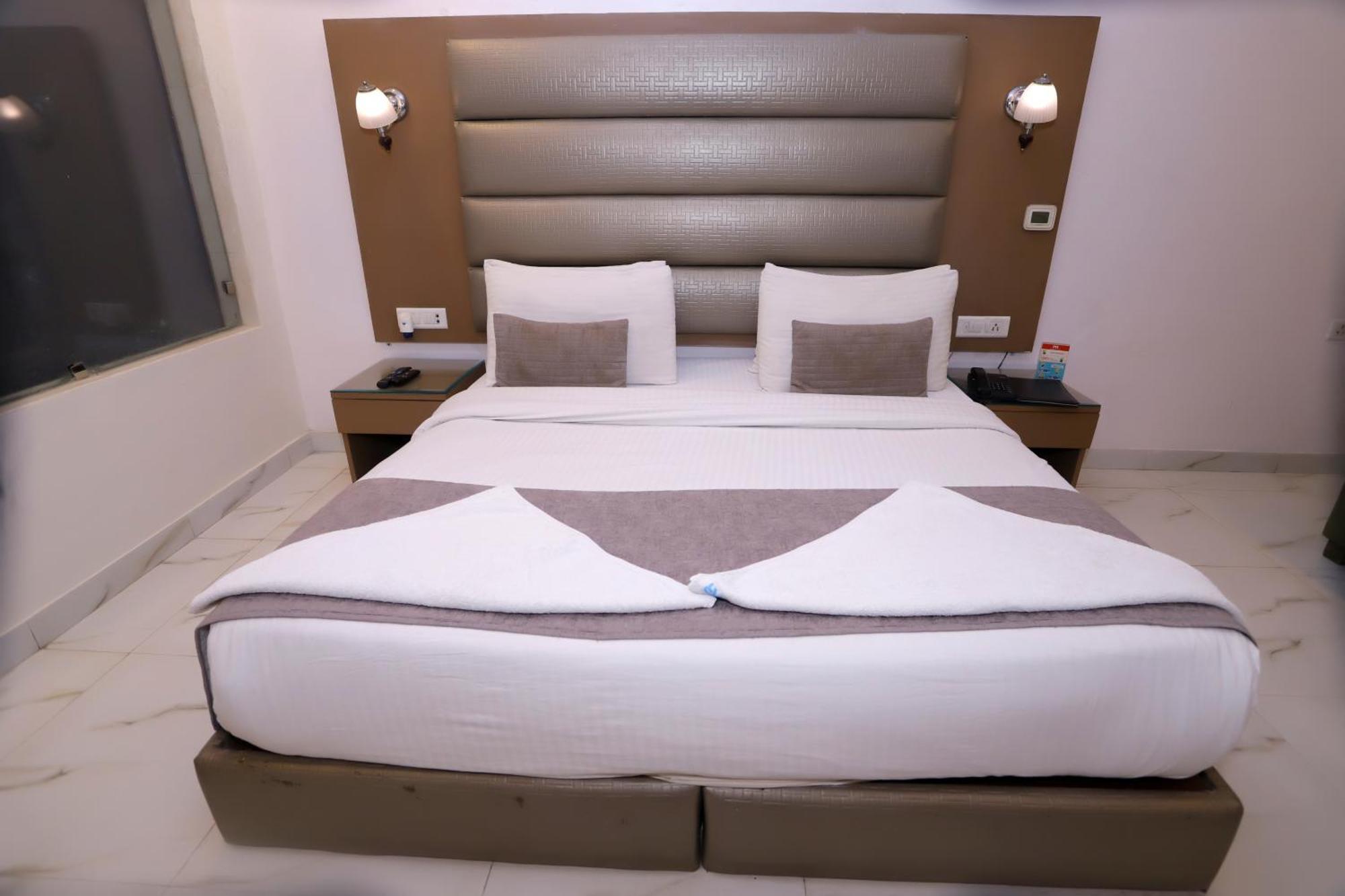 Hotel Pk Residency Νόιντα Εξωτερικό φωτογραφία
