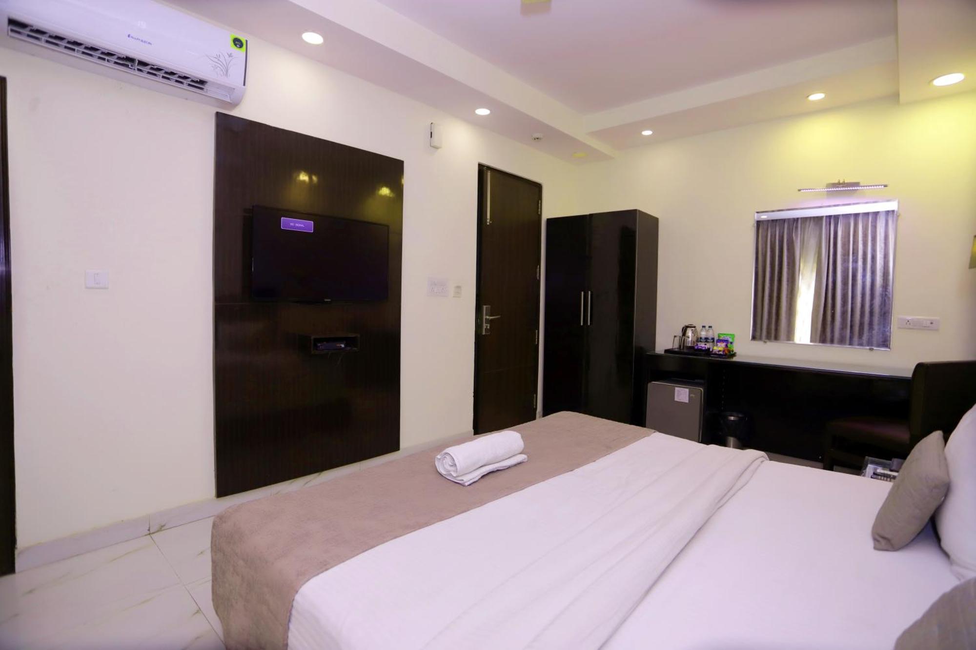 Hotel Pk Residency Νόιντα Εξωτερικό φωτογραφία