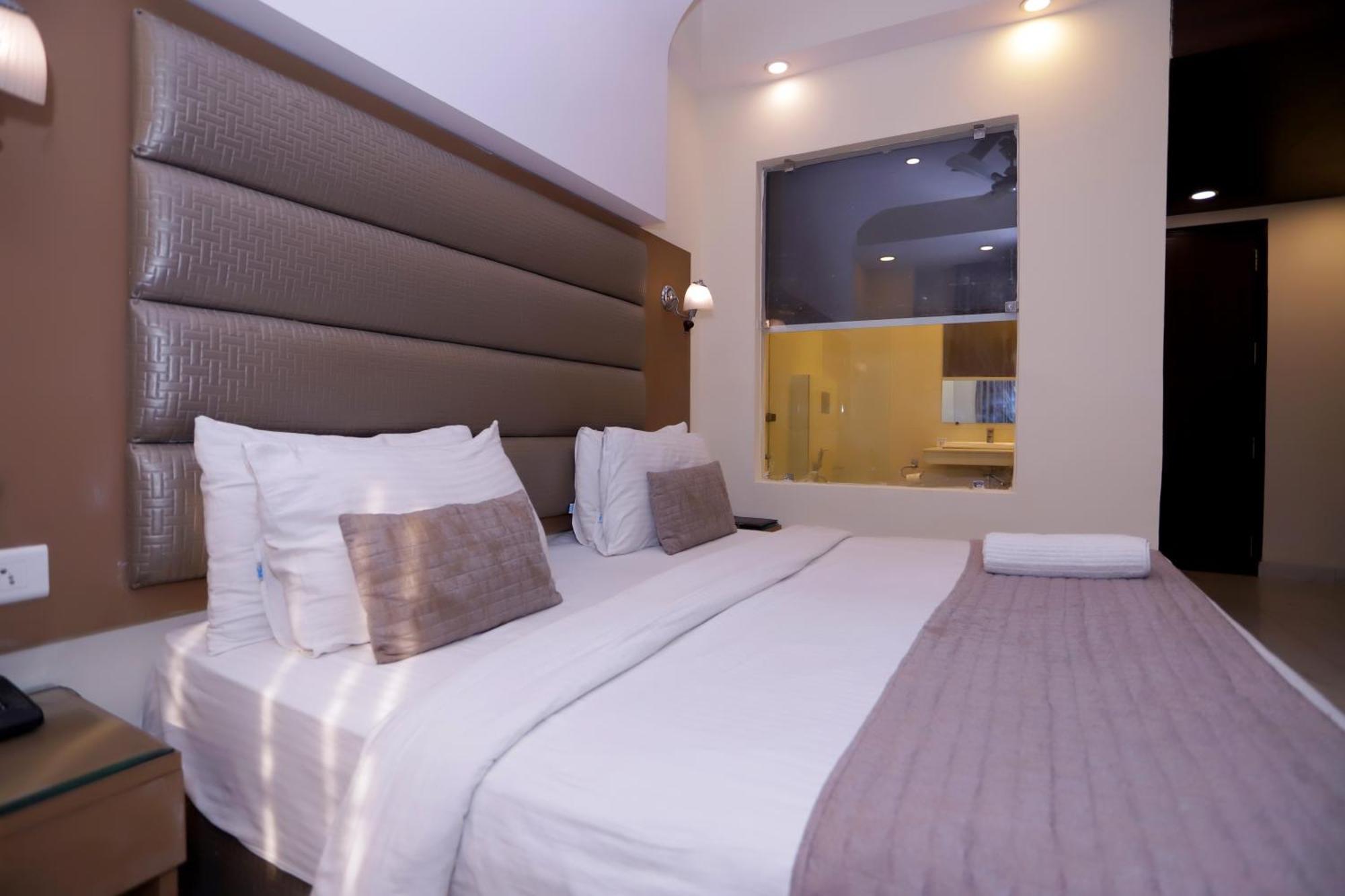 Hotel Pk Residency Νόιντα Εξωτερικό φωτογραφία