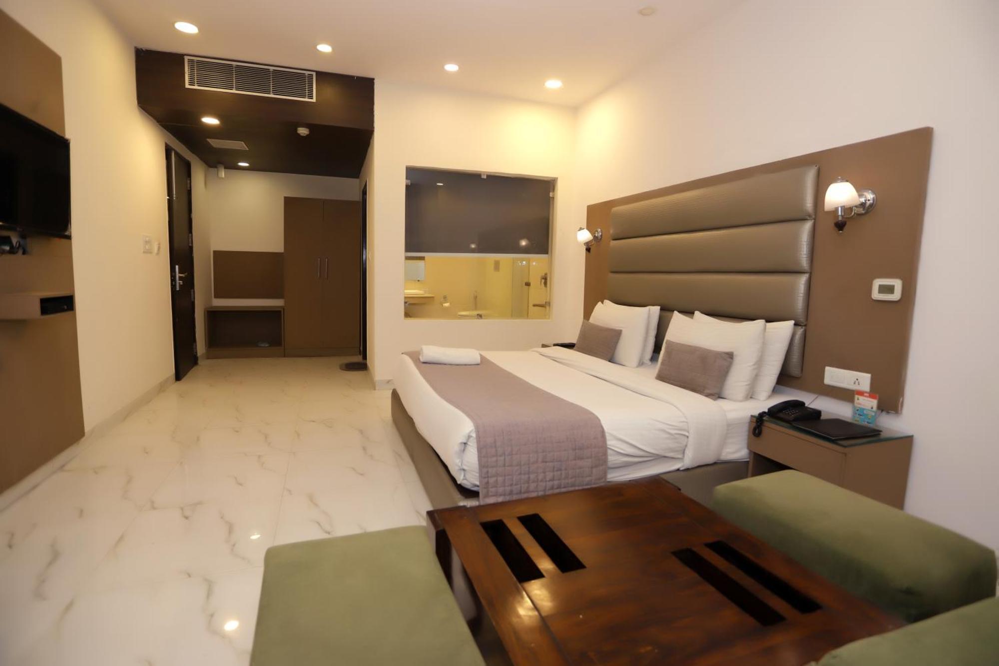 Hotel Pk Residency Νόιντα Εξωτερικό φωτογραφία
