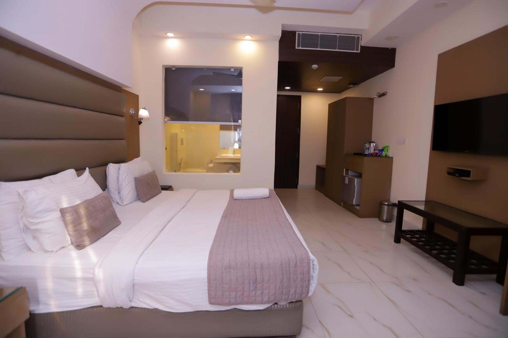 Hotel Pk Residency Νόιντα Εξωτερικό φωτογραφία