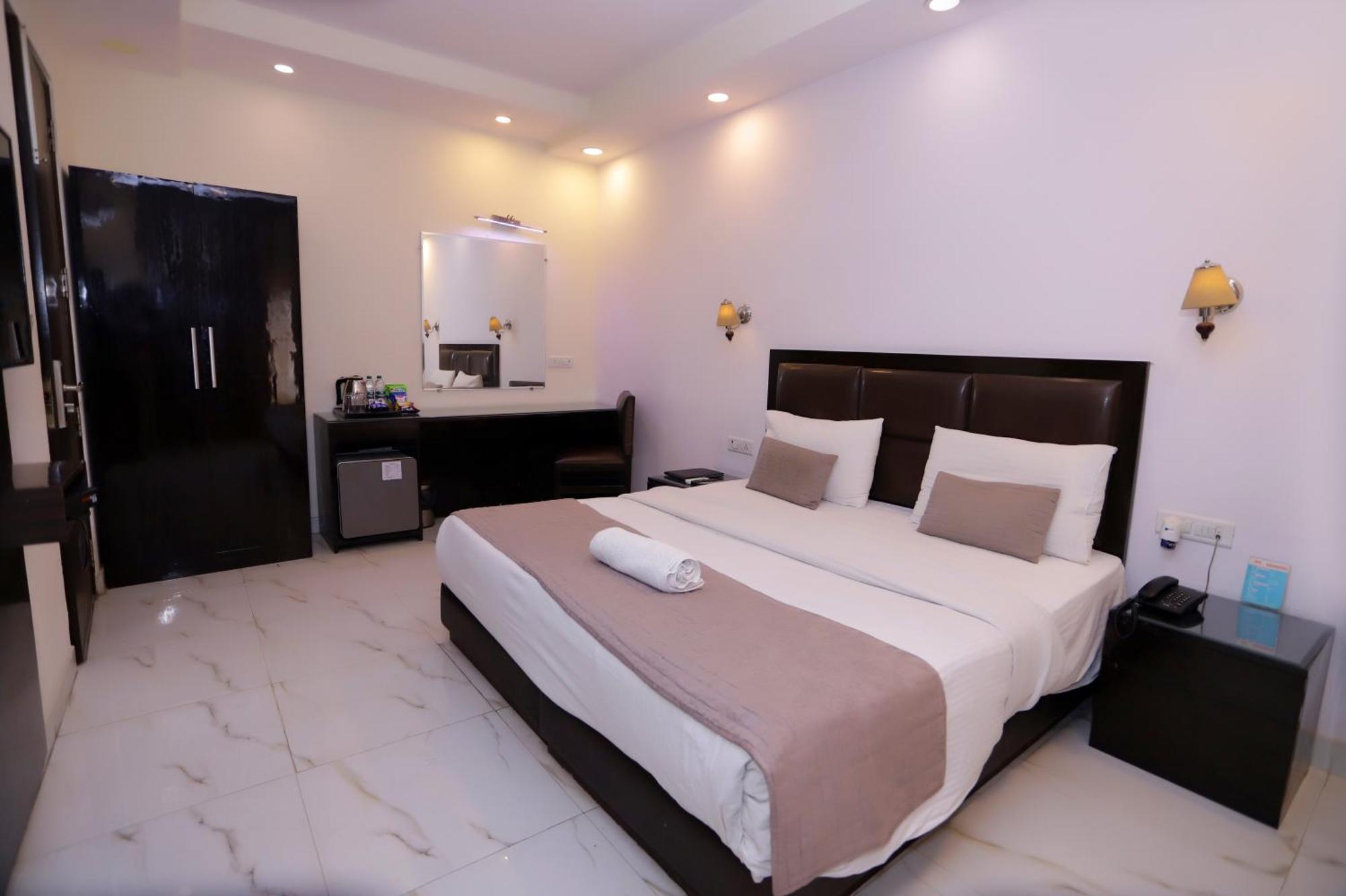 Hotel Pk Residency Νόιντα Εξωτερικό φωτογραφία