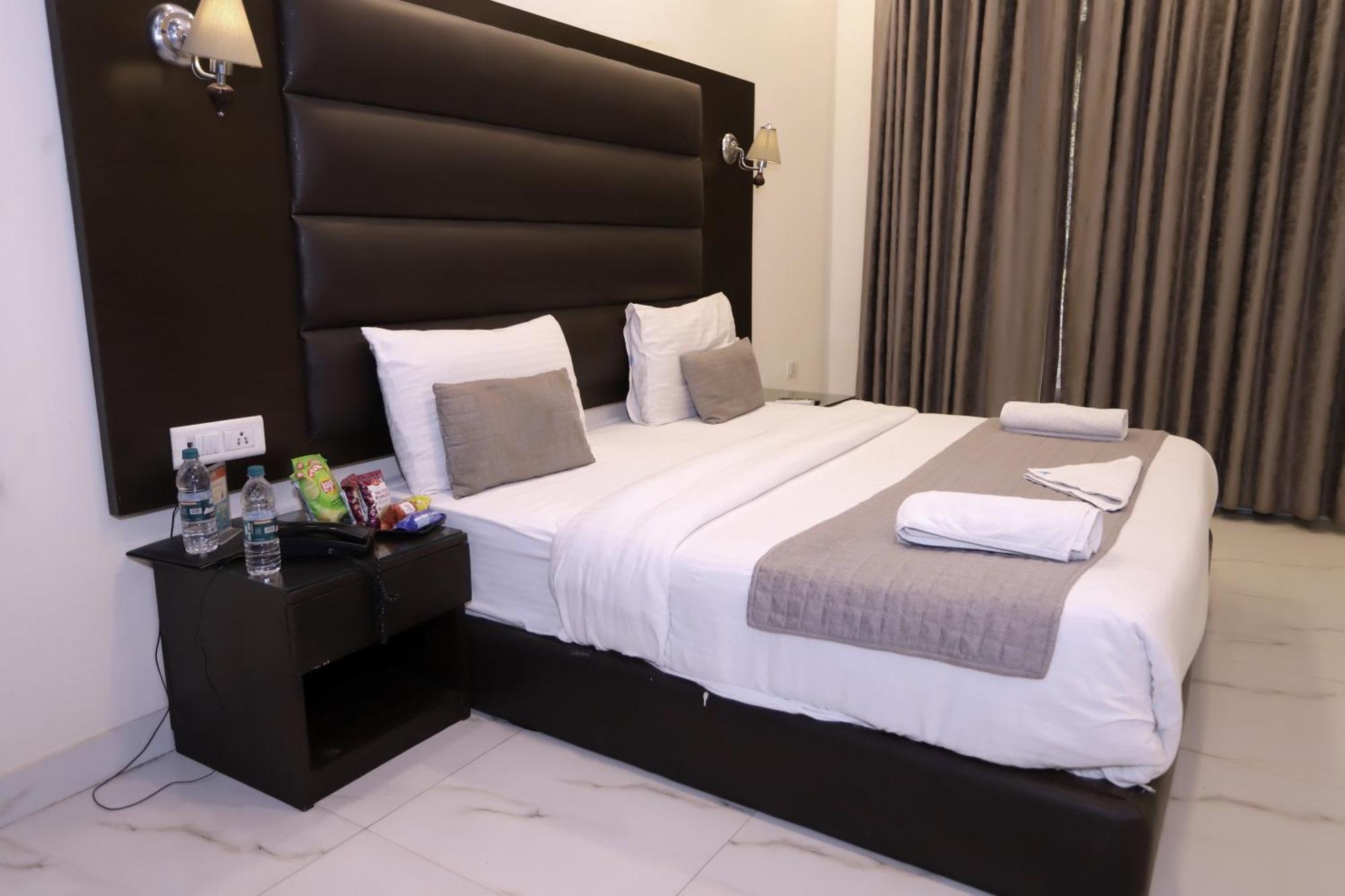 Hotel Pk Residency Νόιντα Εξωτερικό φωτογραφία
