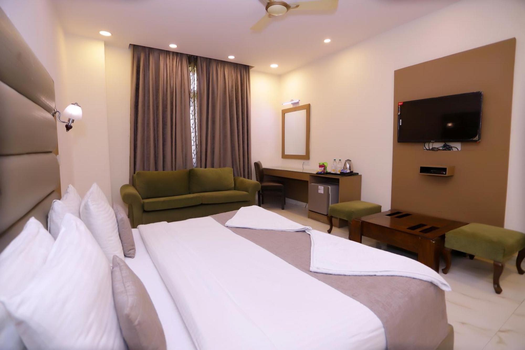 Hotel Pk Residency Νόιντα Εξωτερικό φωτογραφία