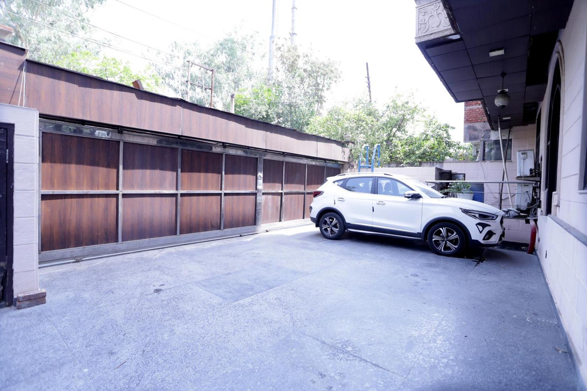 Hotel Pk Residency Νόιντα Εξωτερικό φωτογραφία