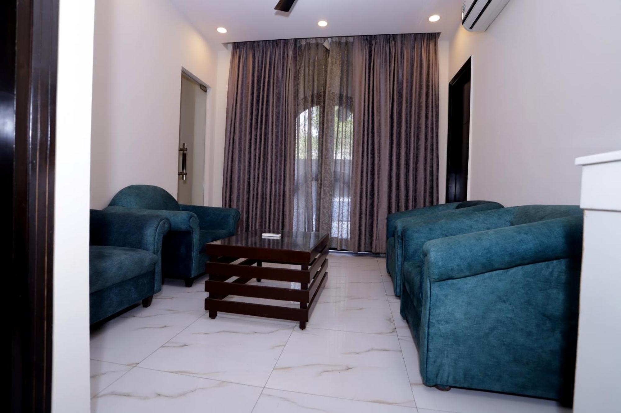 Hotel Pk Residency Νόιντα Εξωτερικό φωτογραφία