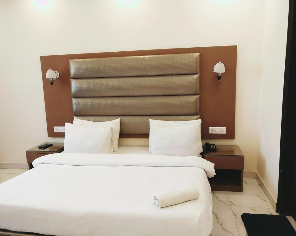 Hotel Pk Residency Νόιντα Εξωτερικό φωτογραφία